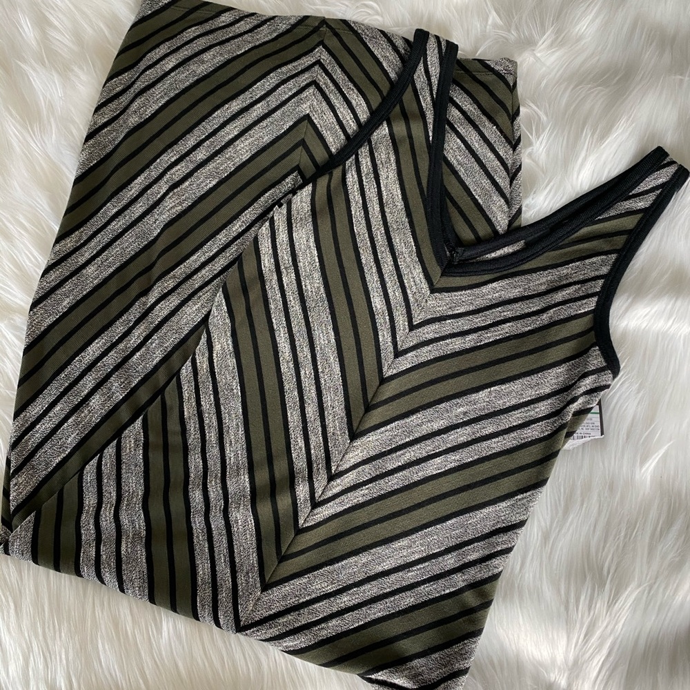 NWT bodycon midi dress, SZ S.